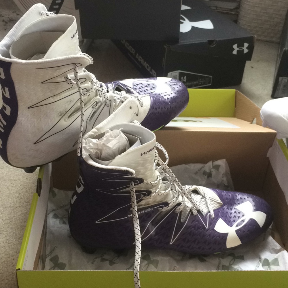Cleats (under armpit highlights)